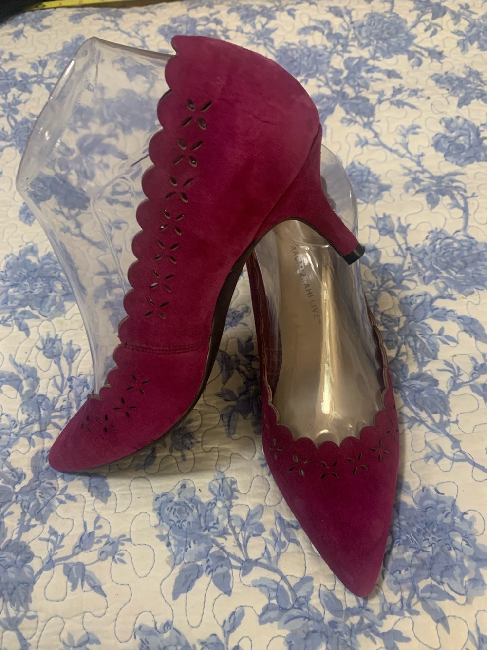 Isaac Mizrahi Scalloped Pointed Suede Pumps in Berry Pink